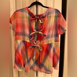 Cute open back tie flannel shirt. Perfect for fall 🍂 very light weight.